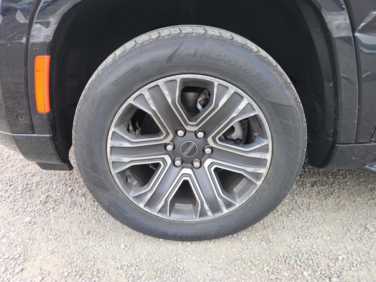 2025 Jeep Wagoneer Series Ii Black vin: 1C4SJUBP2SS520070 Damage: Left Front Wheel, Curb Rash, > 12 Inches