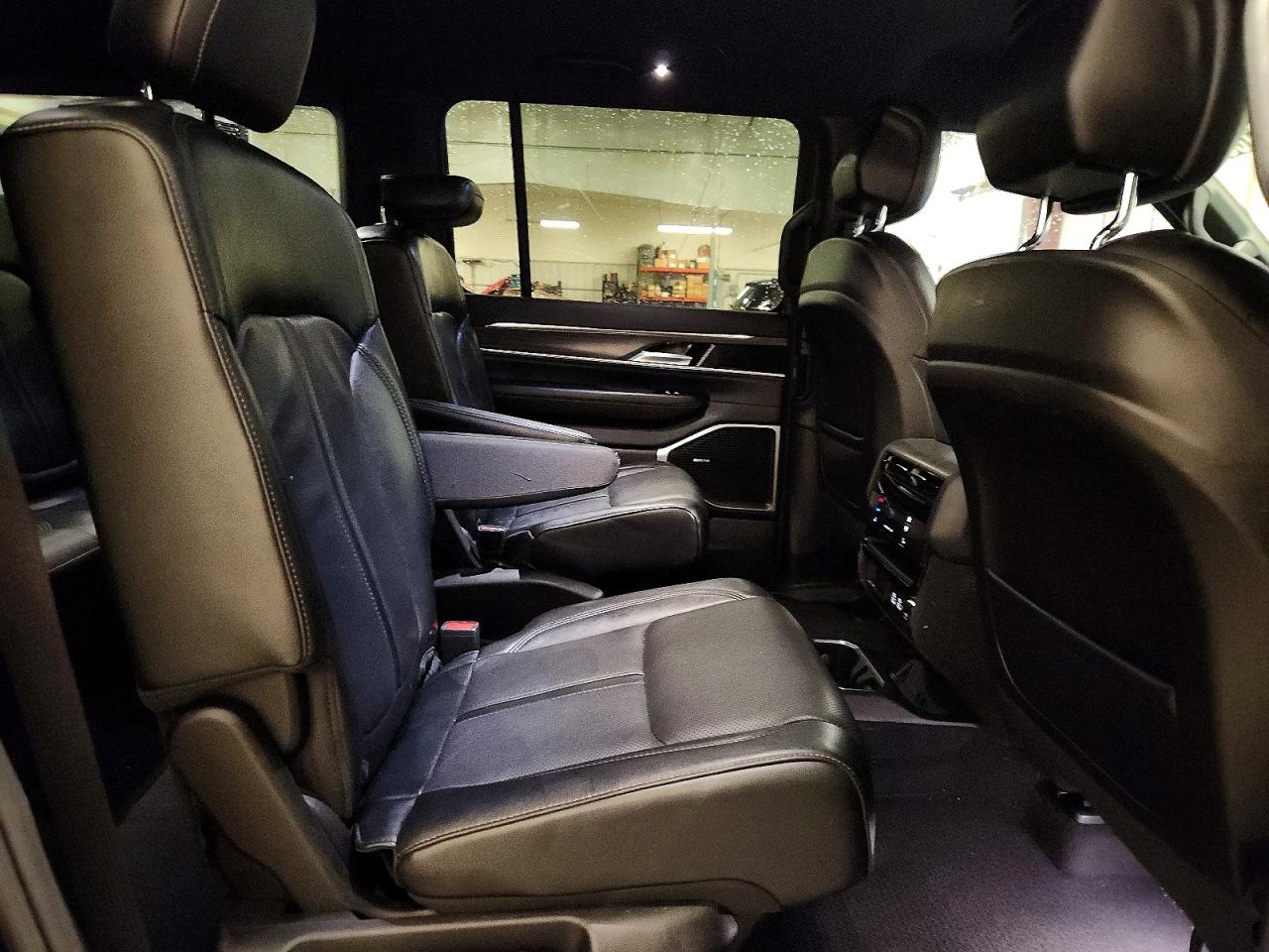 2024 Jeep Wagoneer Black vin: 1C4SJVBP4RS173082