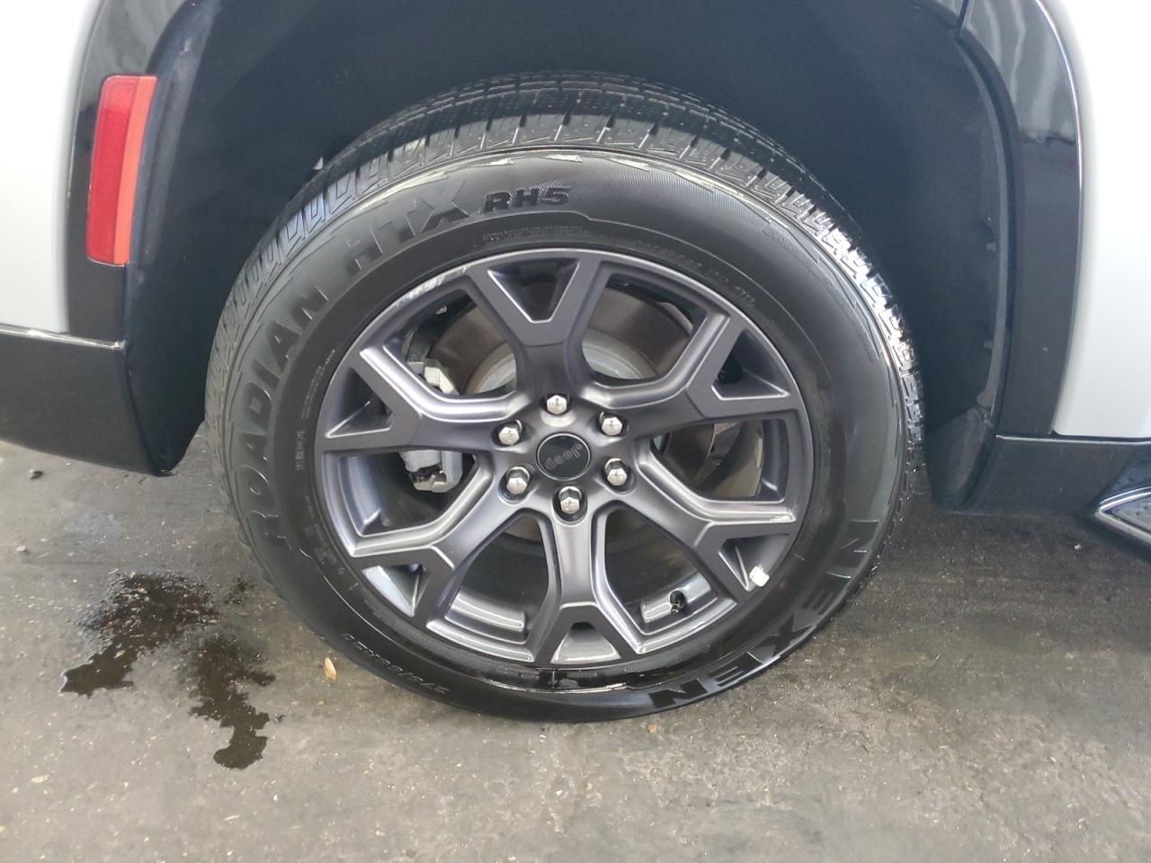 2026 Jeep Grand Wagoneer Limited Silver vin: 1C4SJVBP9TS159444 Damage: Right Rear Wheel, Curb Rash, 6 To 7 Inches