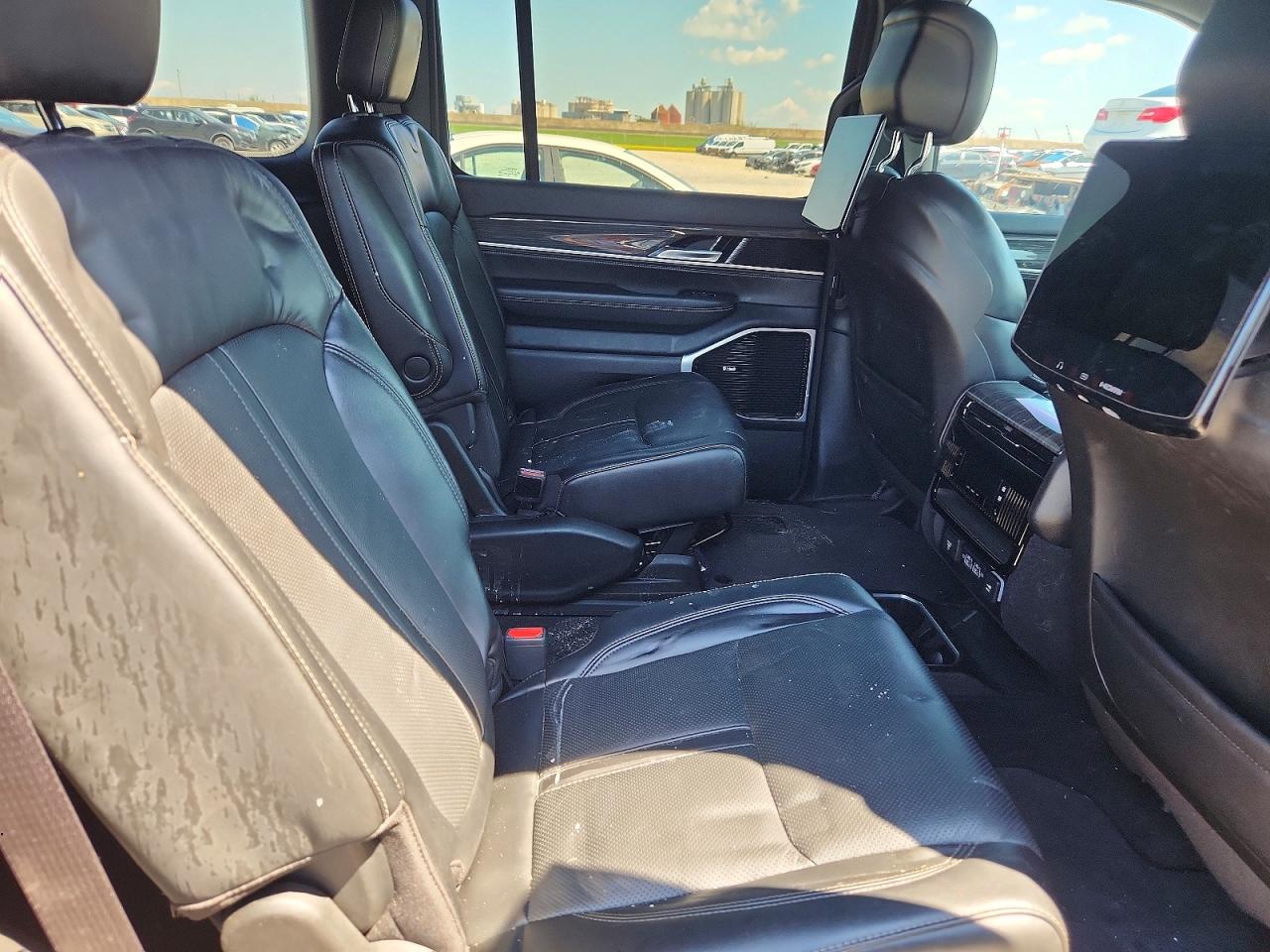2022 Jeep Wagoneer Series Iii Burgundy vin: 1C4SJVDT1NS102801