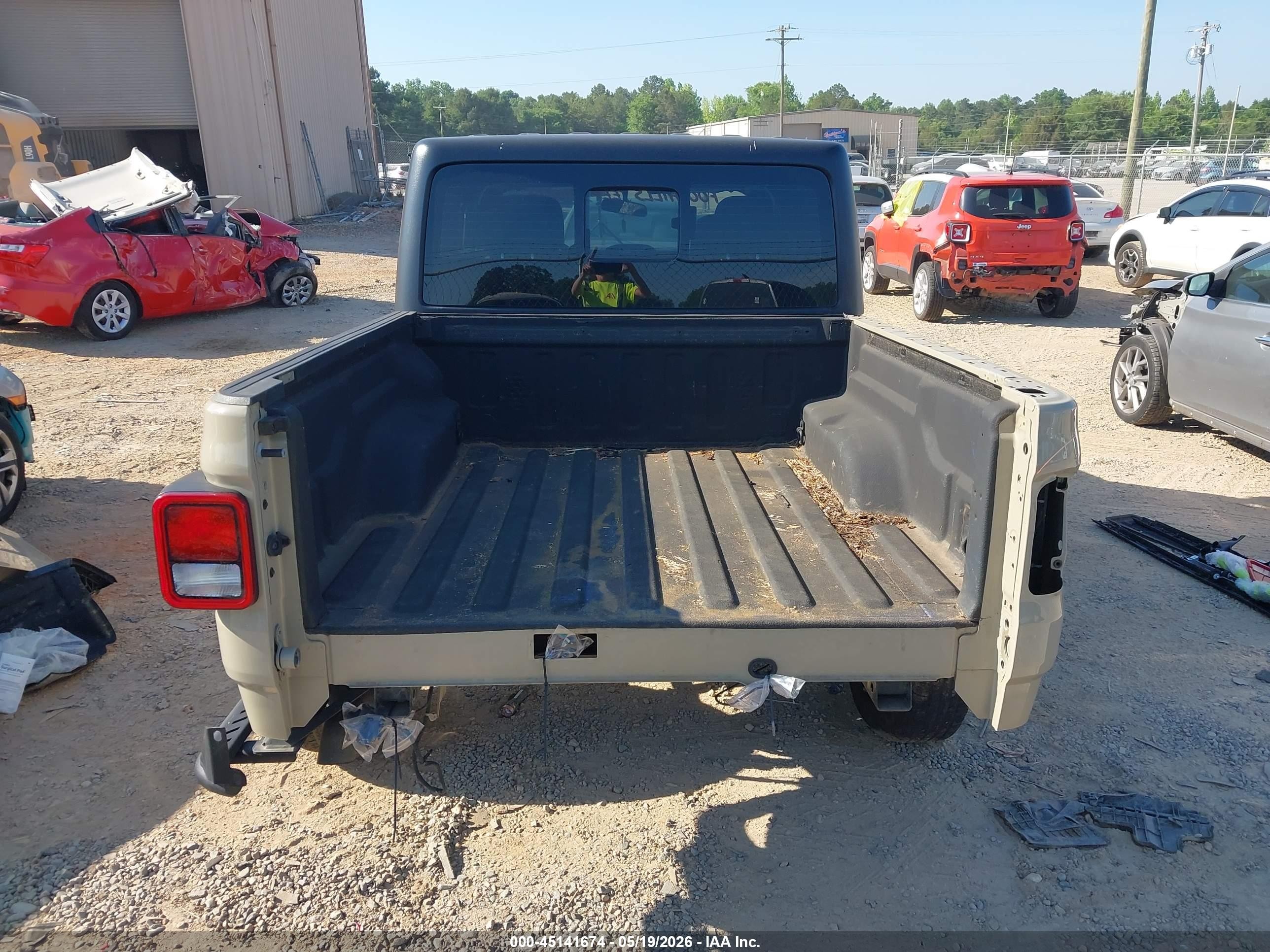 2020 Jeep Gladiator Sport 4x4 Tan vin: 1C6HJTAG0LL184850