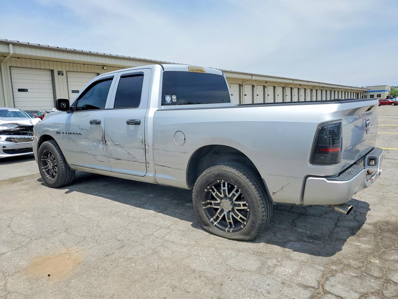 2012 Dodge Ram 1500 St Серебряный vin: 1C6RD6FT1CS235667