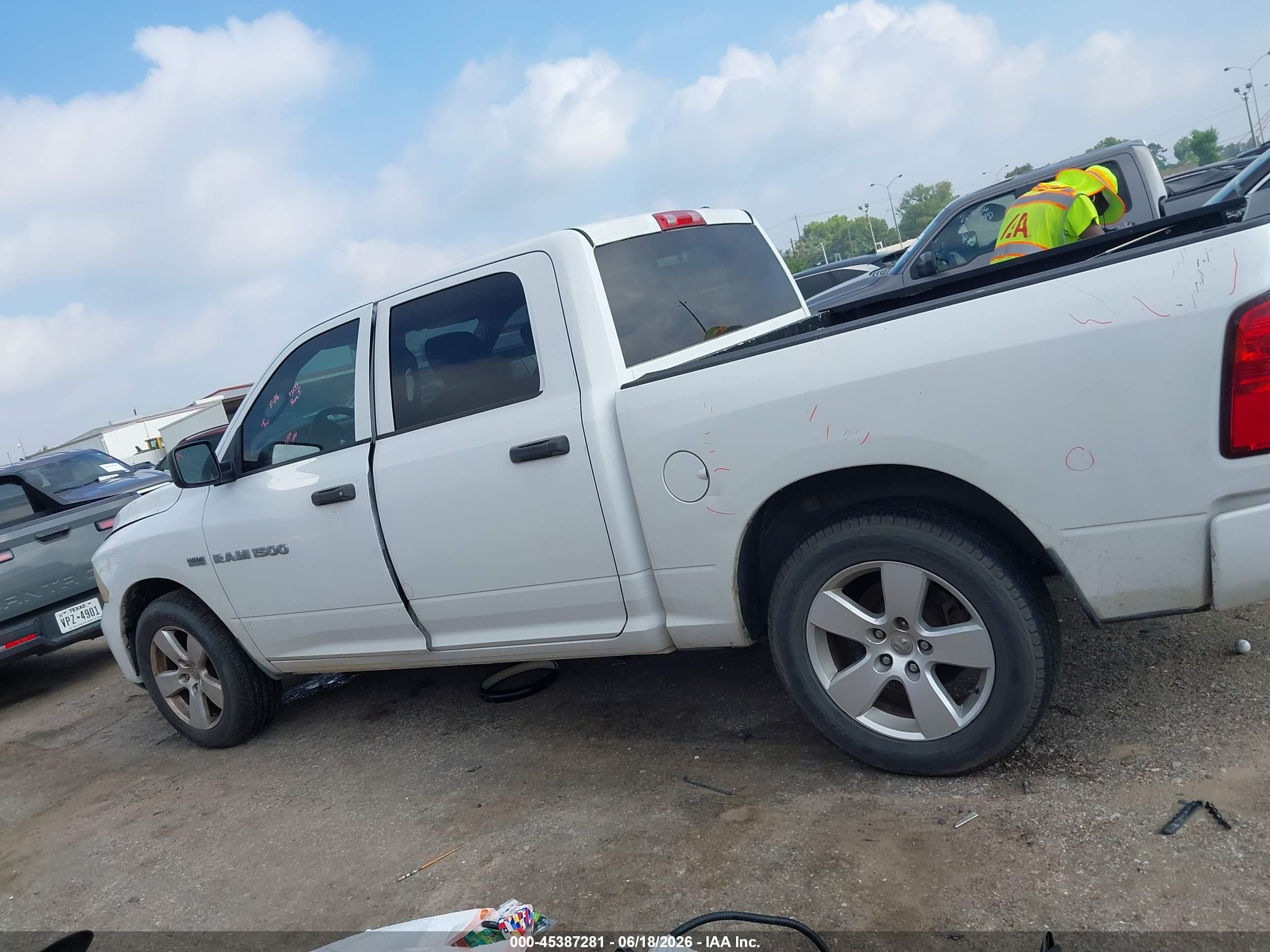 2012 Ram 1500 Express White vin: 1C6RD6KT8CS169740
