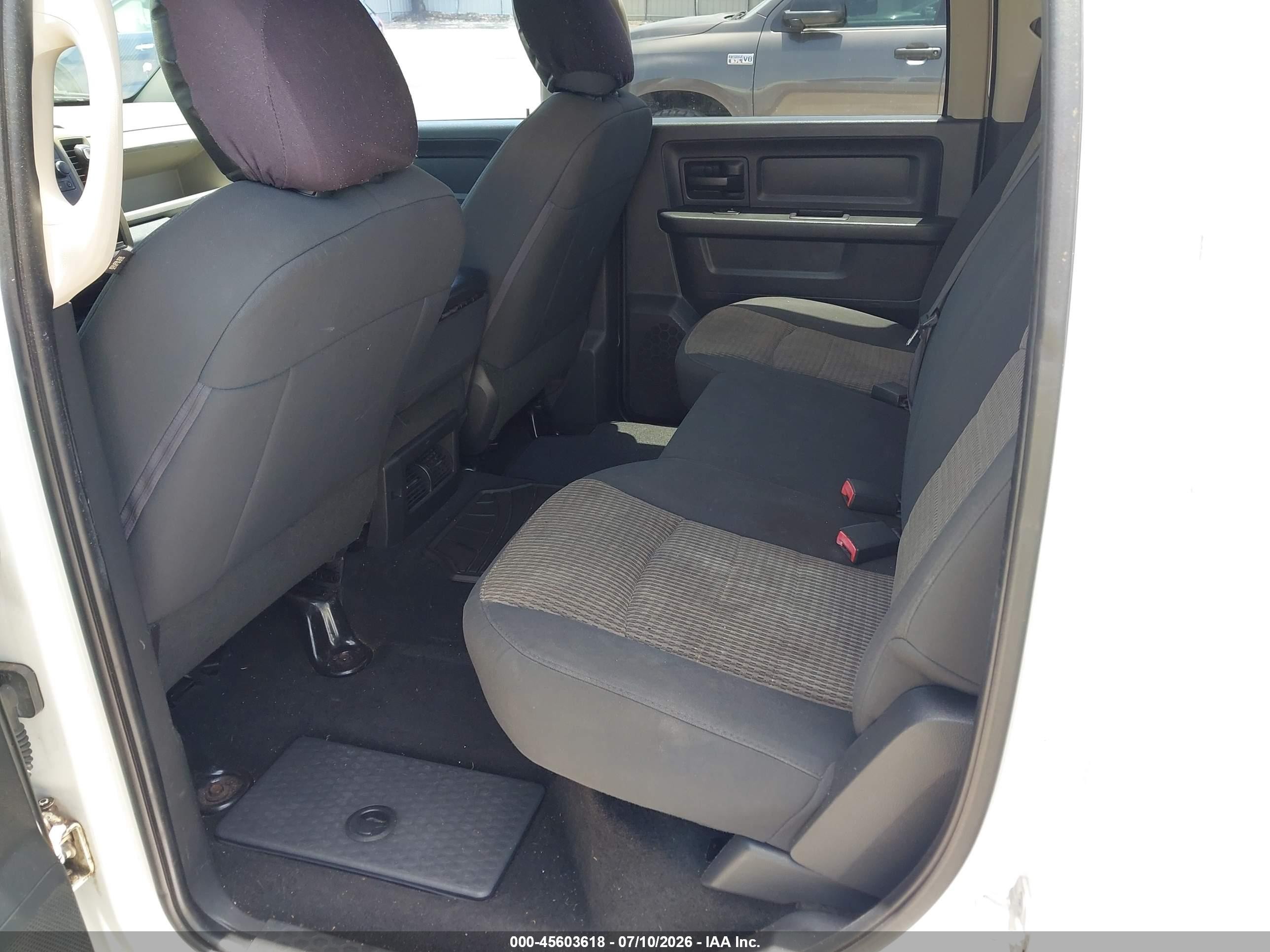 2012 Ram 1500 Express Белый vin: 1C6RD6KT9CS323419