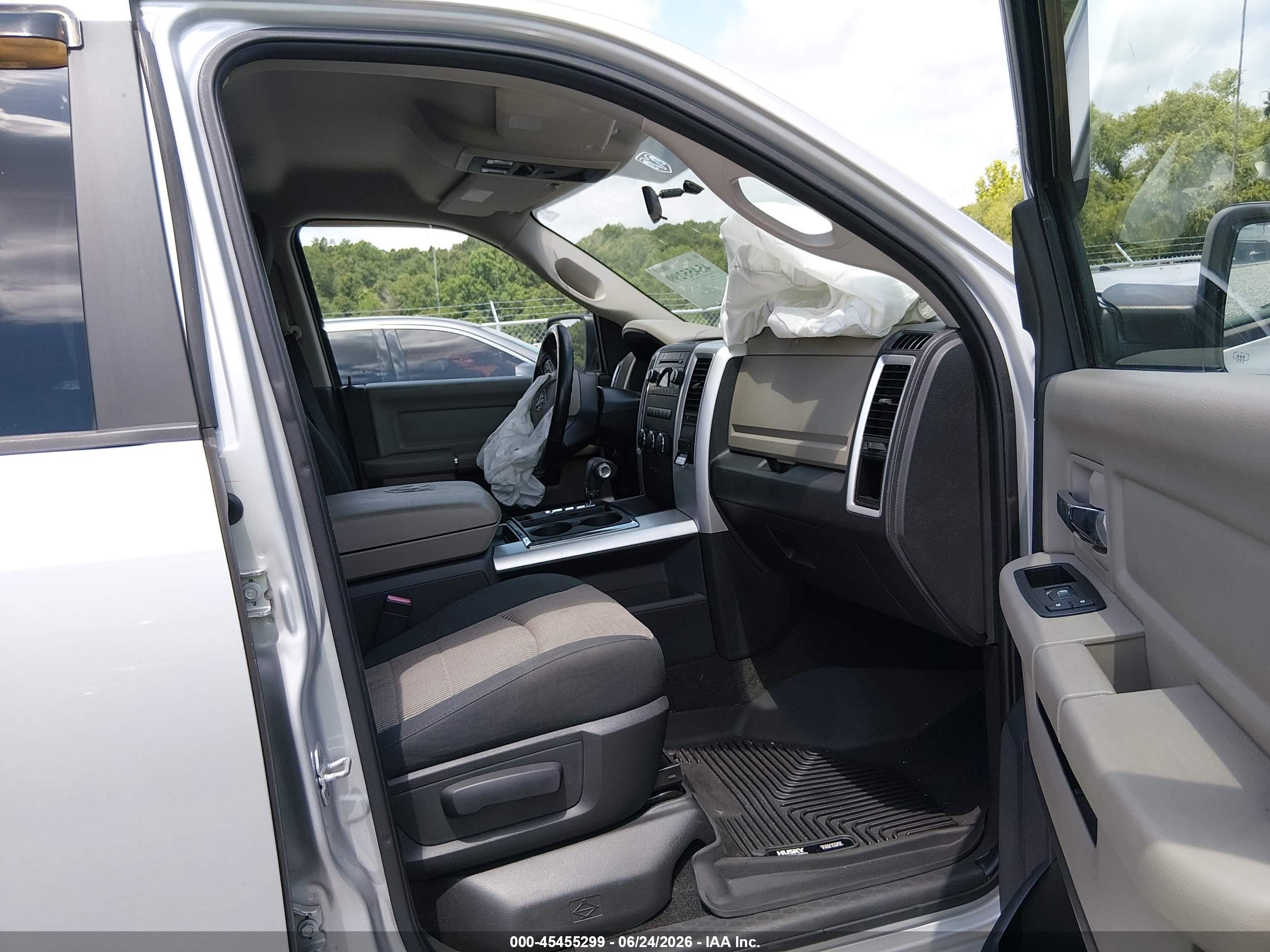 2012 Ram 1500 Silver vin: 1C6RD6LTXCS112678