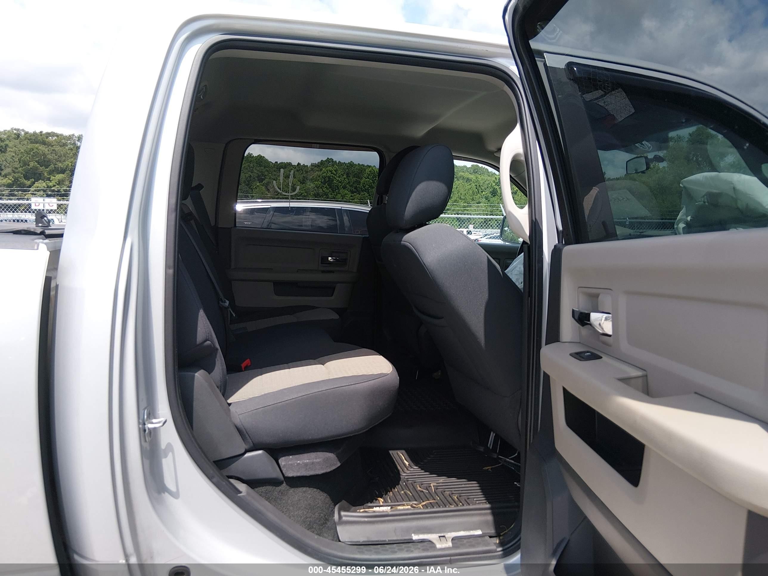2012 Ram 1500 Silver vin: 1C6RD6LTXCS112678