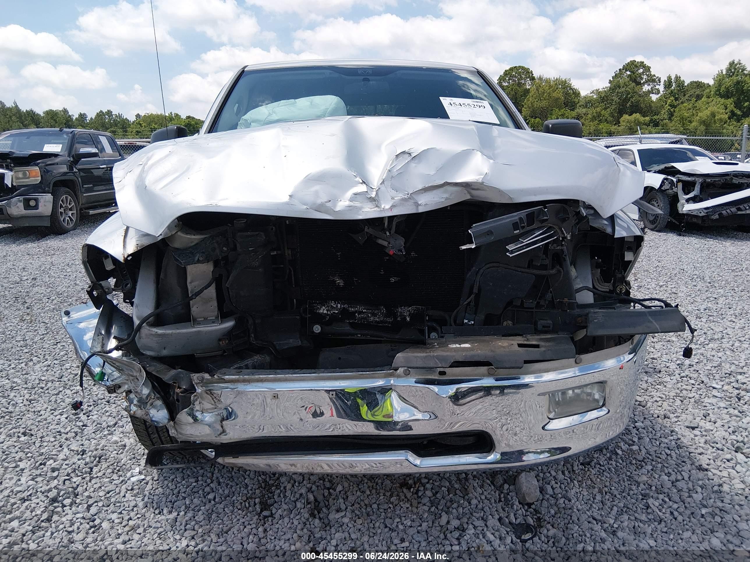 2012 Ram 1500 Silver vin: 1C6RD6LTXCS112678
