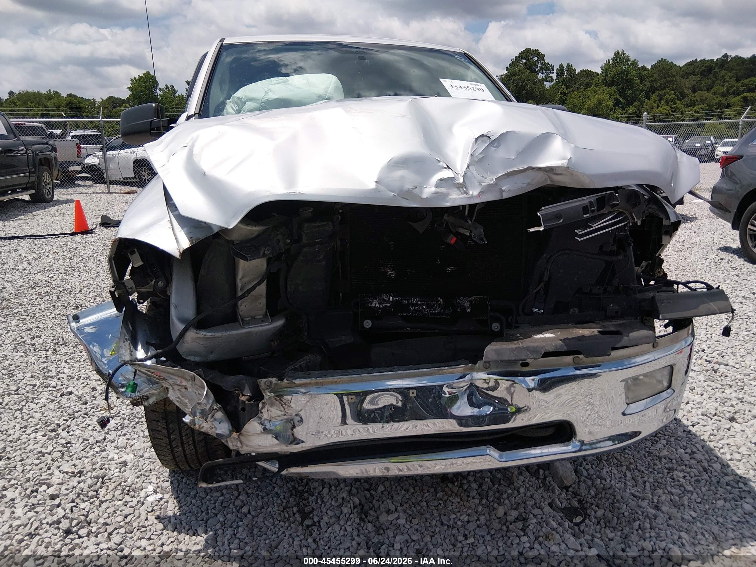2012 Ram 1500 Silver vin: 1C6RD6LTXCS112678