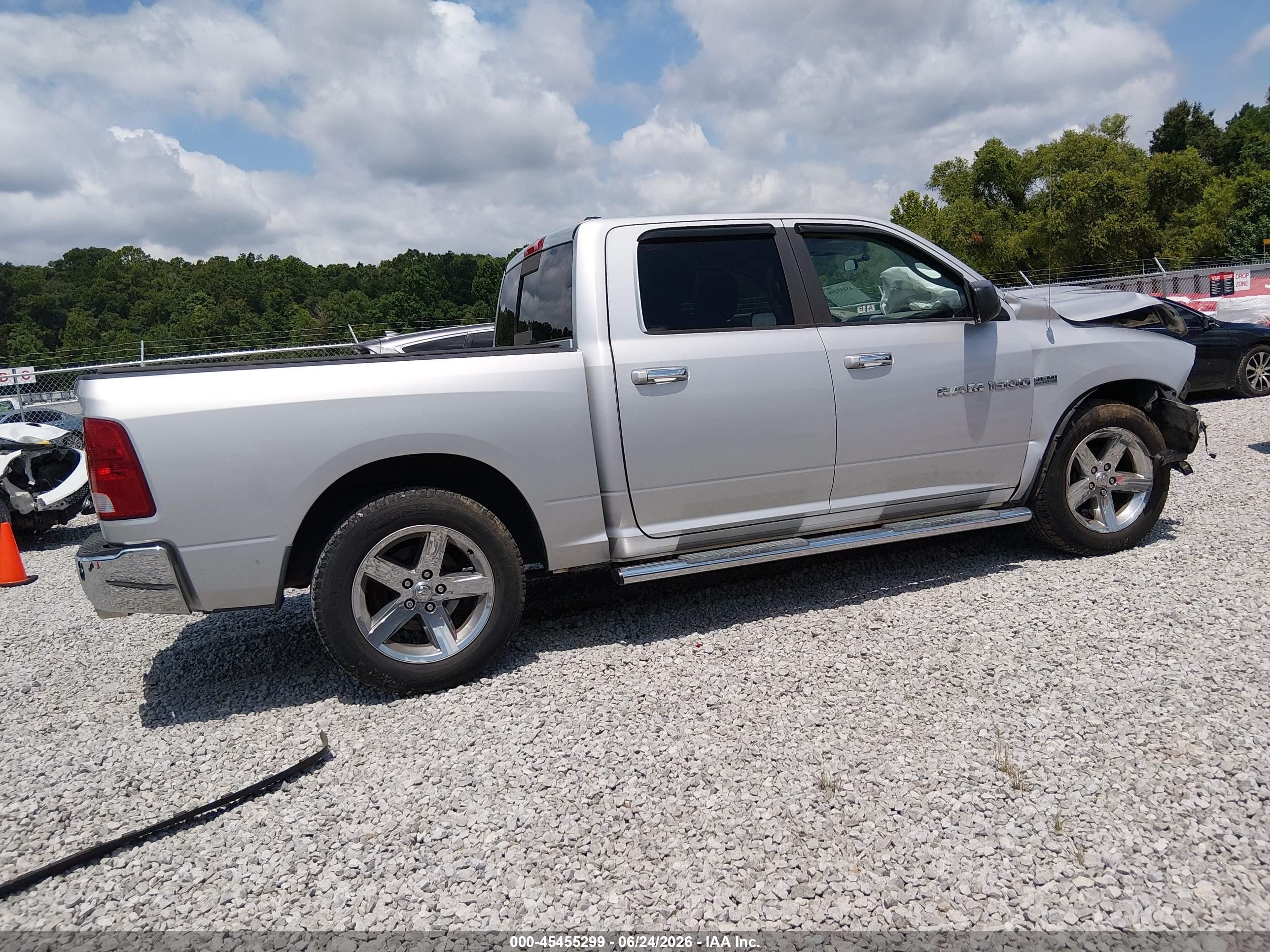 2012 Ram 1500 Silver vin: 1C6RD6LTXCS112678