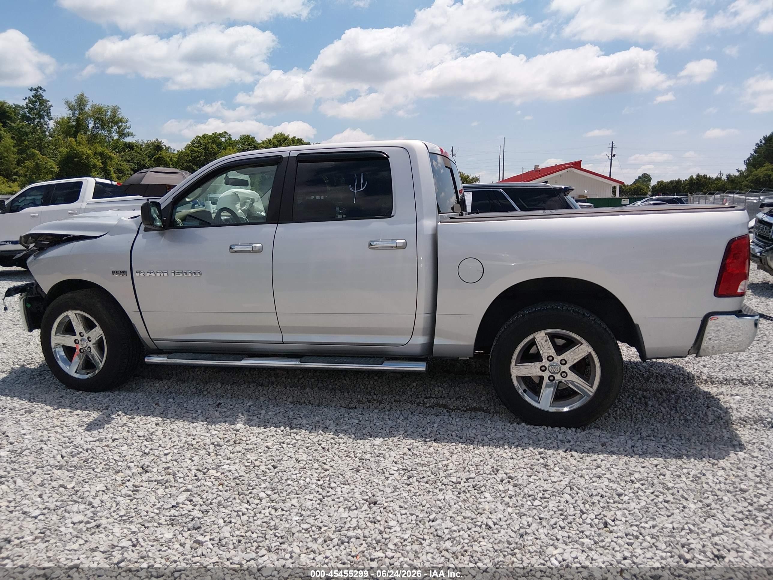 2012 Ram 1500 Silver vin: 1C6RD6LTXCS112678
