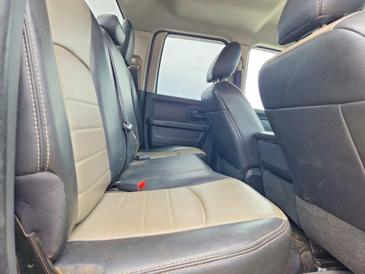 2012 Dodge Ram 1500 St Серебряный vin: 1C6RD7FP1CS232518