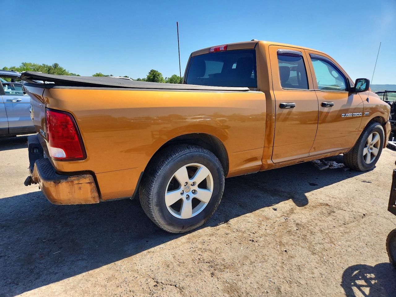 2012 Dodge Ram 1500 St Золотой vin: 1C6RD7FT1CS286494