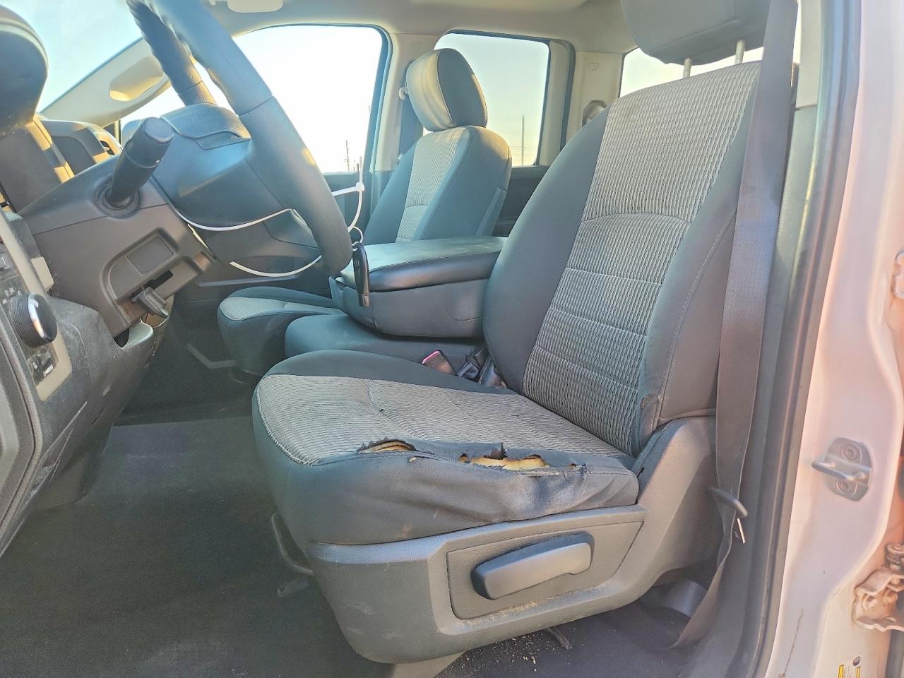 2012 Dodge Ram 1500 St Белый vin: 1C6RD7FT1CS339243