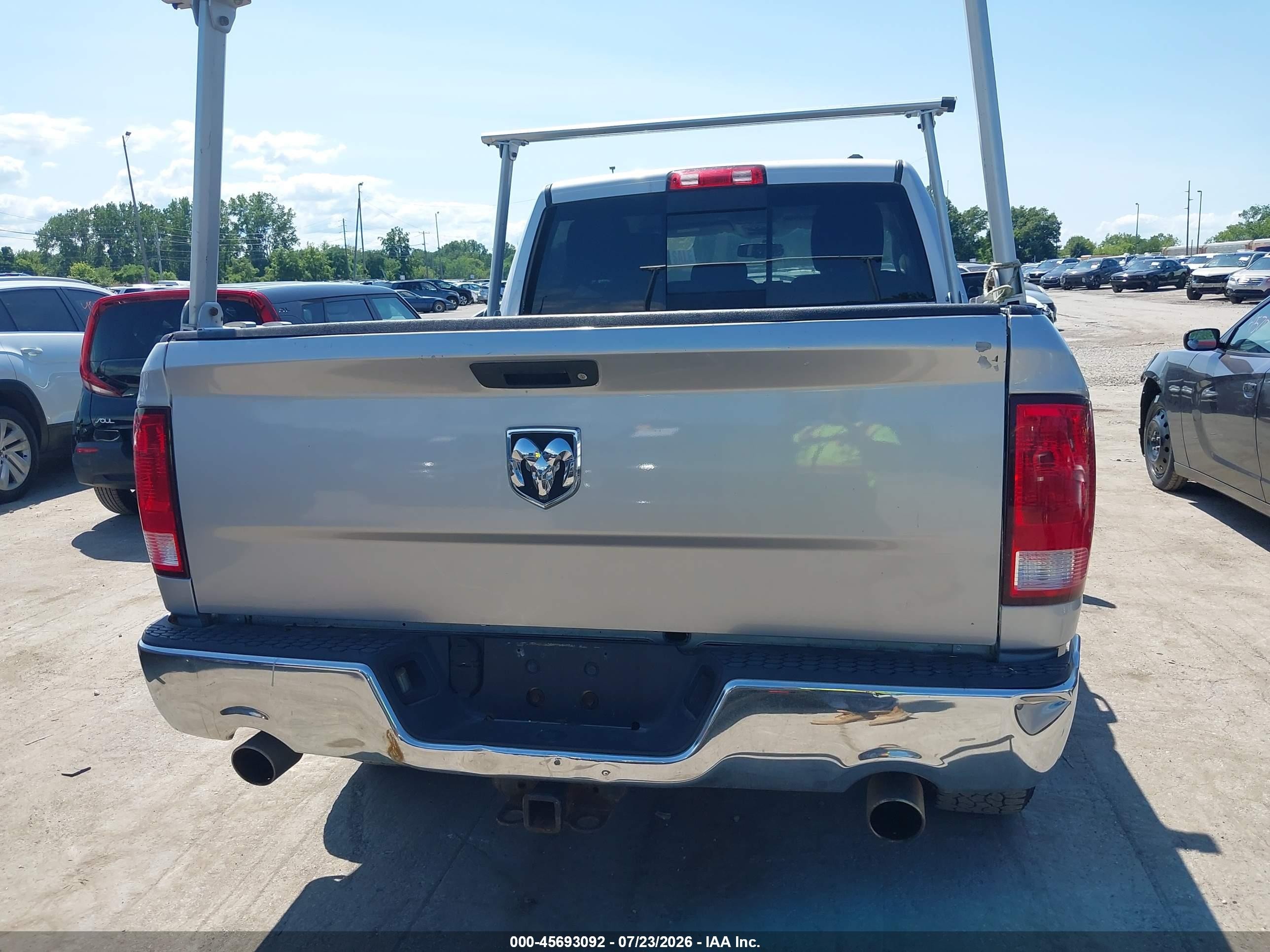 2012 Ram 1500 Slt Silver vin: 1C6RD7GT2CS105935