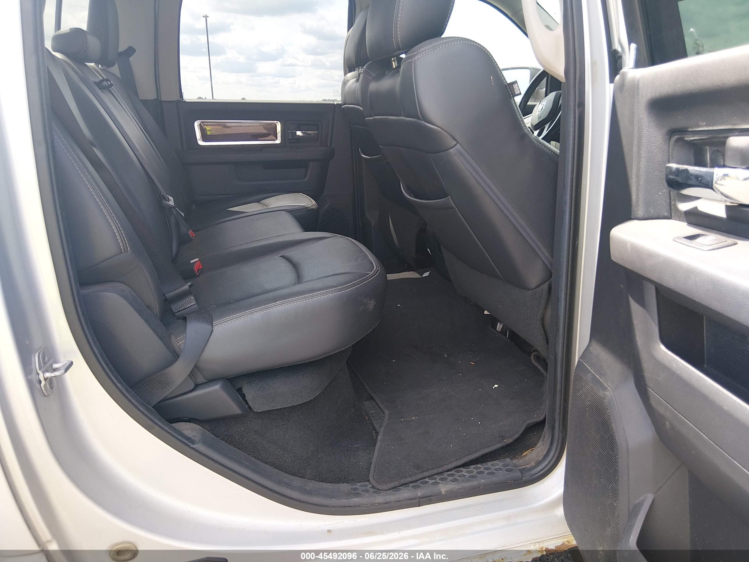 2012 Ram 1500 Laramie Серебряный vin: 1C6RD7NT3CS276700