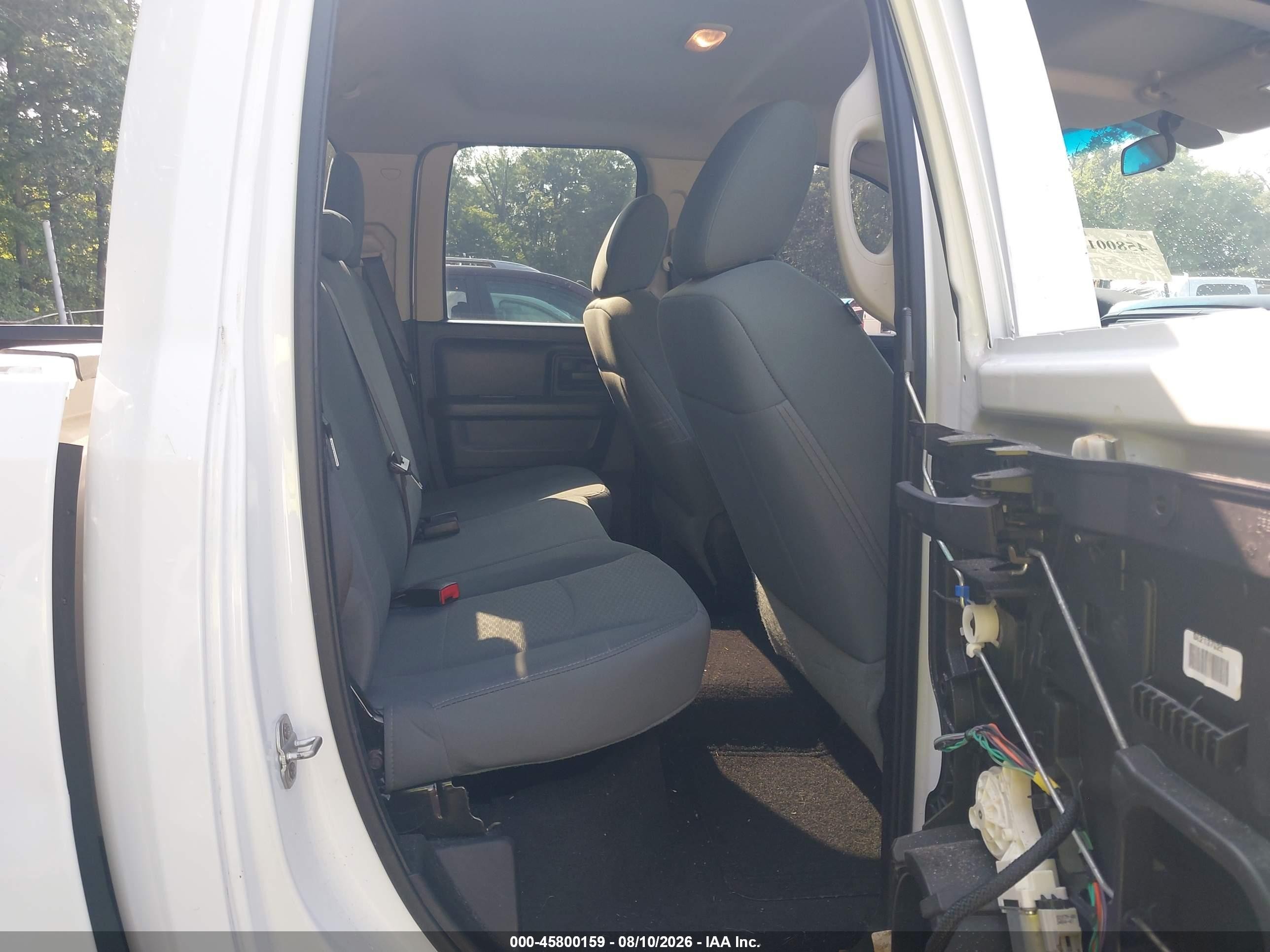 2015 Ram 1500 Express Белый vin: 1C6RR6FG0FS621702