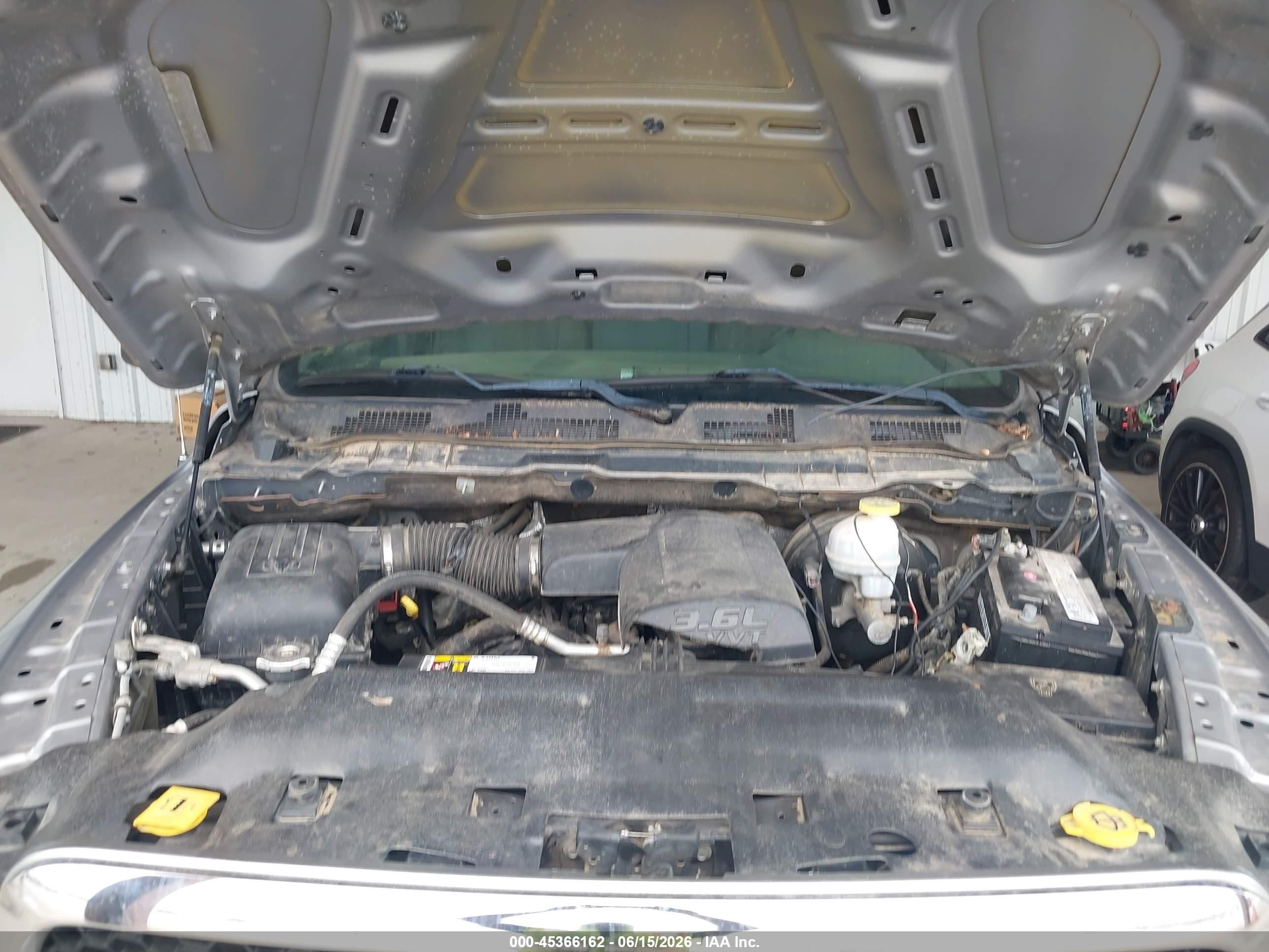 2019 Ram 1500 Classic Tradesman  4x2 6'4 Box Серебряный vin: 1C6RR6FG1KS685872