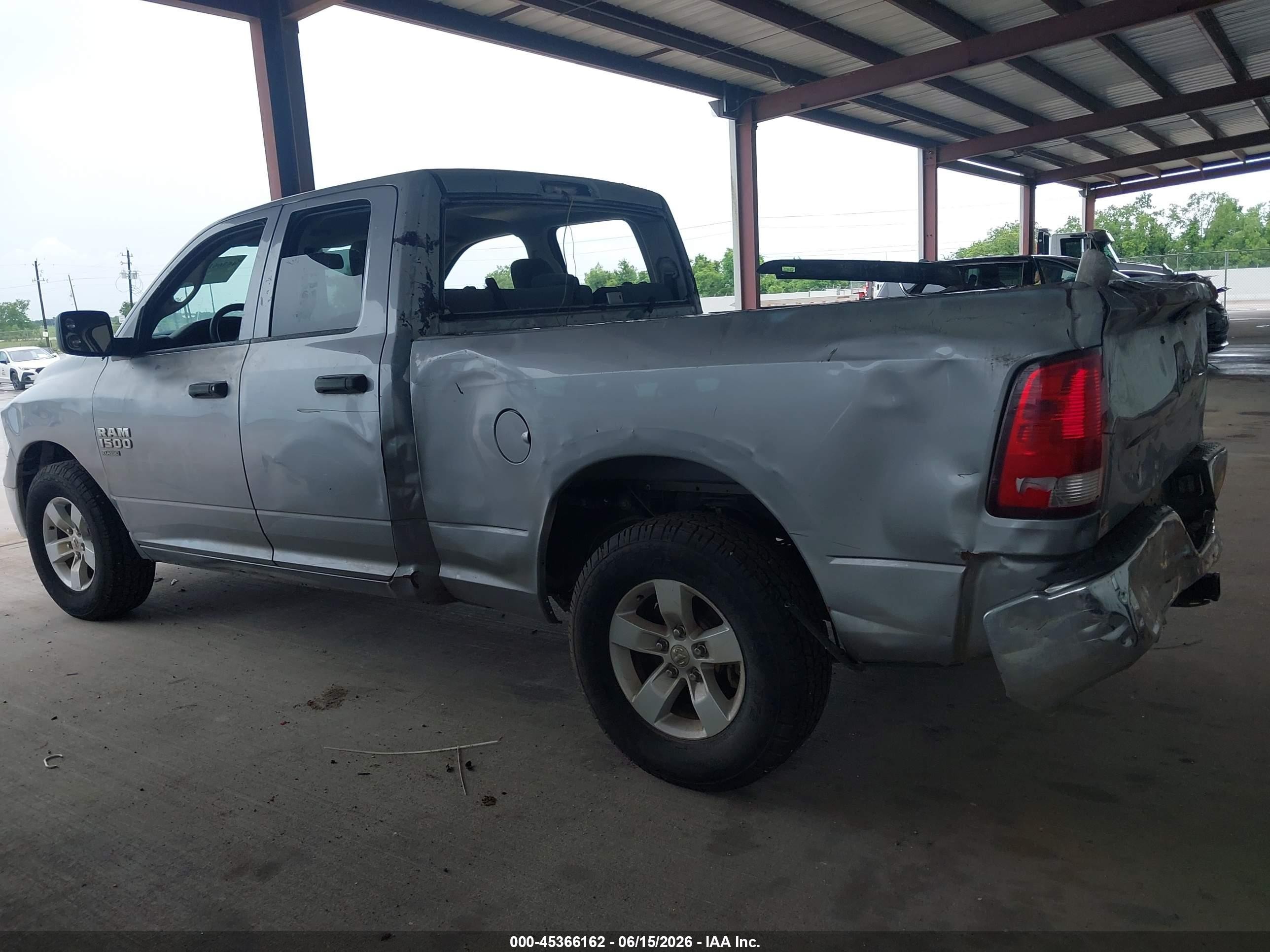 2019 Ram 1500 Classic Tradesman  4x2 6'4 Box Серебряный vin: 1C6RR6FG1KS685872