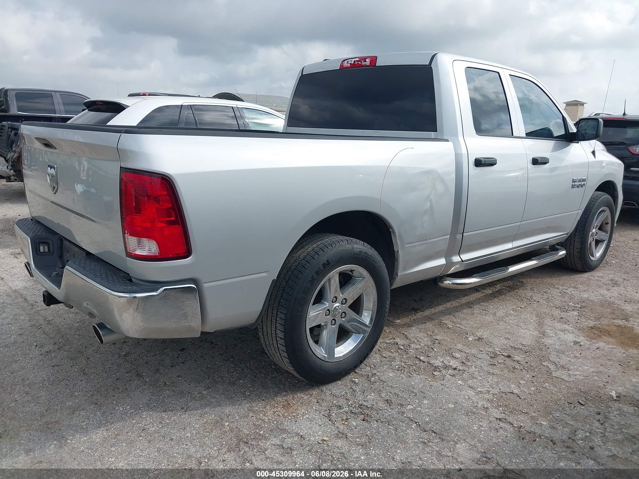 2015 Ram 1500 Express Серебряный vin: 1C6RR6FG2FS658721