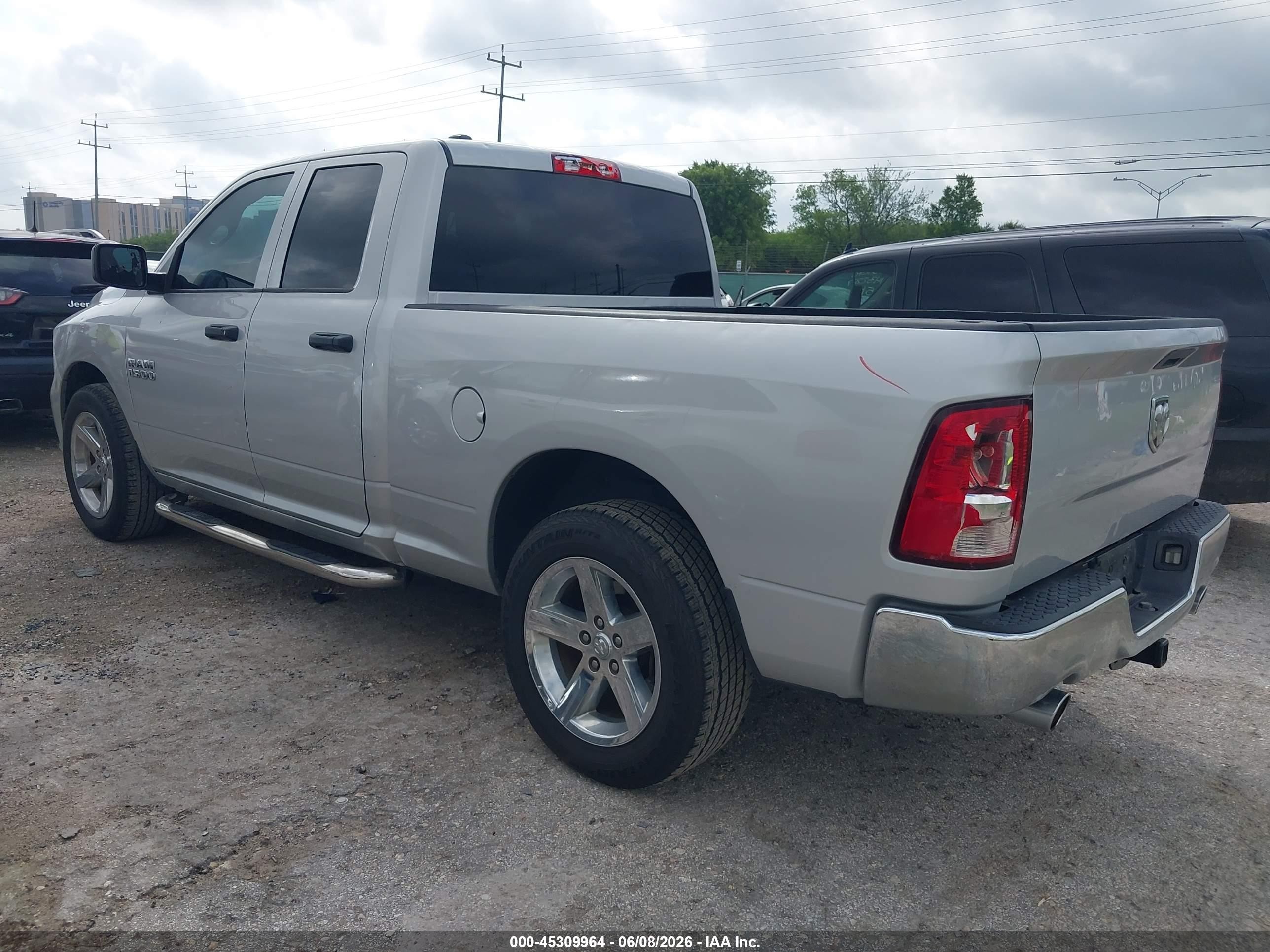 2015 Ram 1500 Express Серебряный vin: 1C6RR6FG2FS658721
