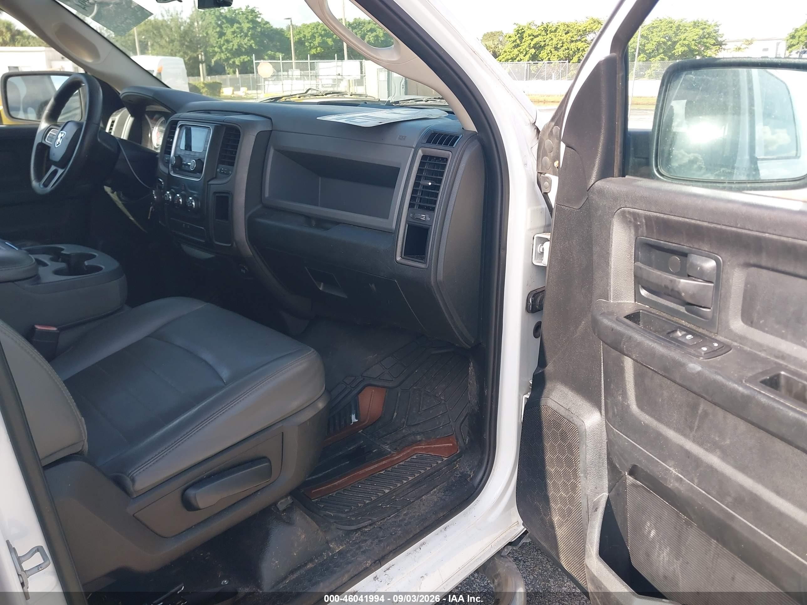 2015 Ram 1500 Tradesman White vin: 1C6RR6FG4FS554649