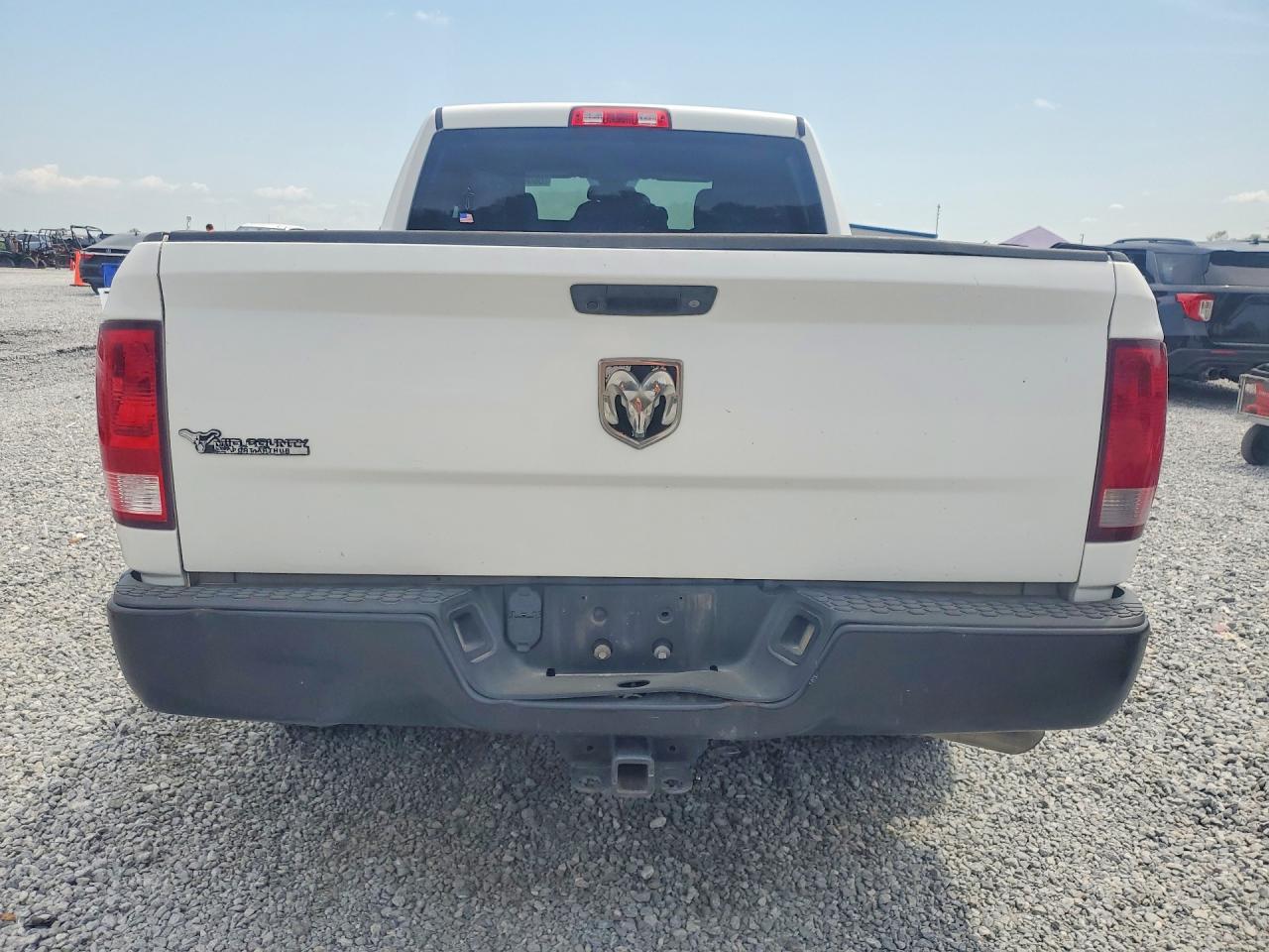 2018 Ram 1500 St White vin: 1C6RR6FG5JS330413