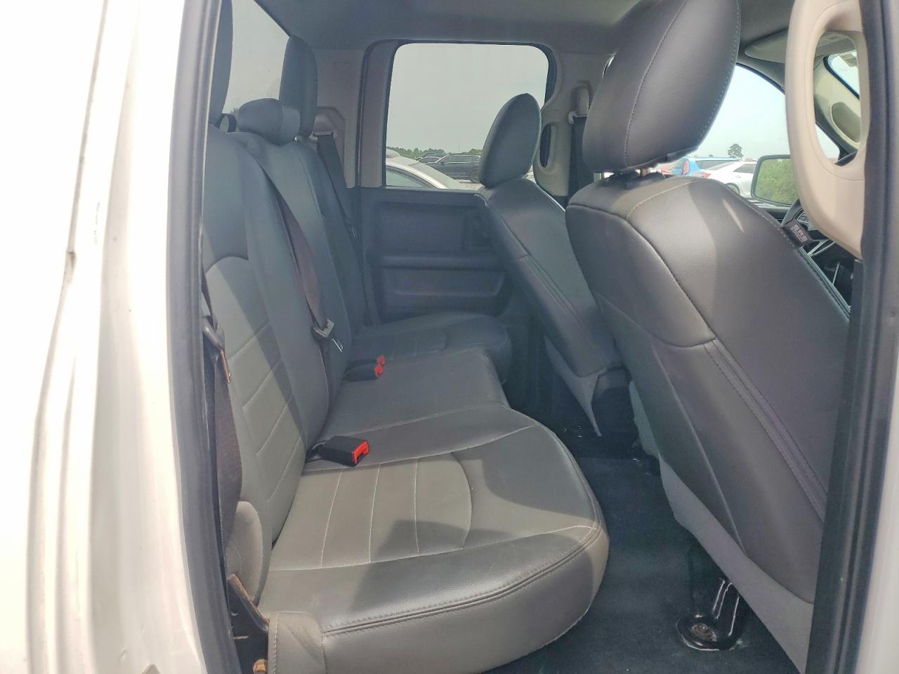 2018 Ram 1500 St White vin: 1C6RR6FG5JS330413
