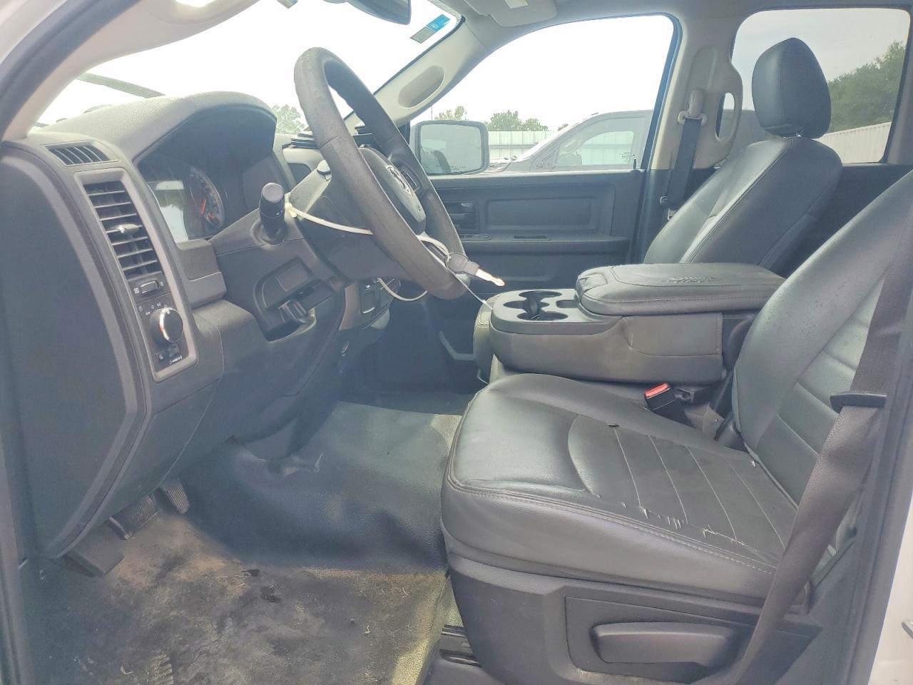 2018 Ram 1500 St White vin: 1C6RR6FG5JS330413