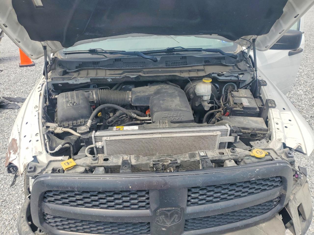 2018 Ram 1500 St White vin: 1C6RR6FG5JS330413