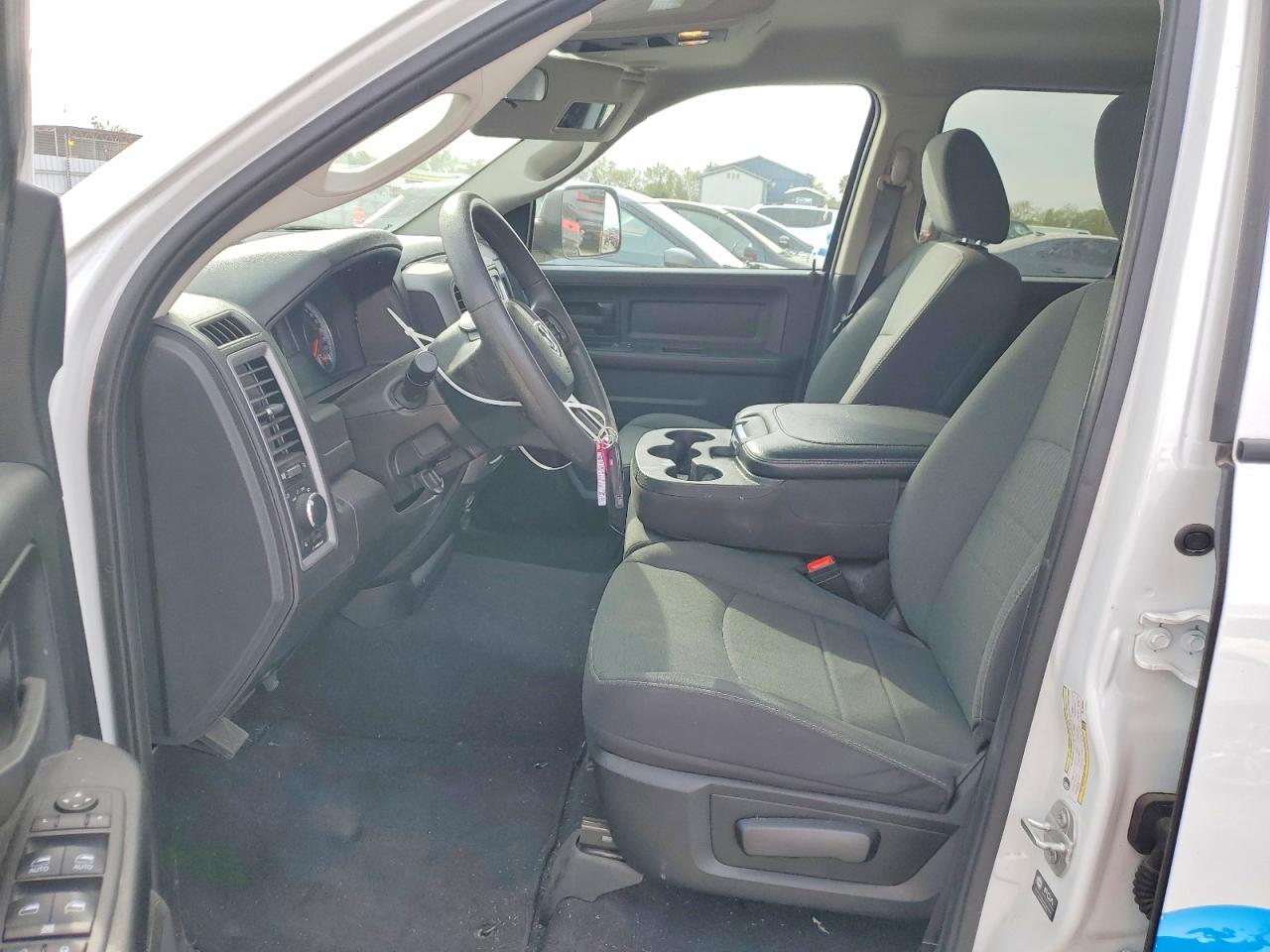 2024 Dodge Ram 1500 White vin: 1C6RR6FG8RS152685