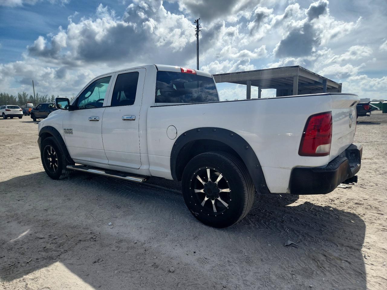 2015 Ram 1500 St White vin: 1C6RR6FGXFS729017