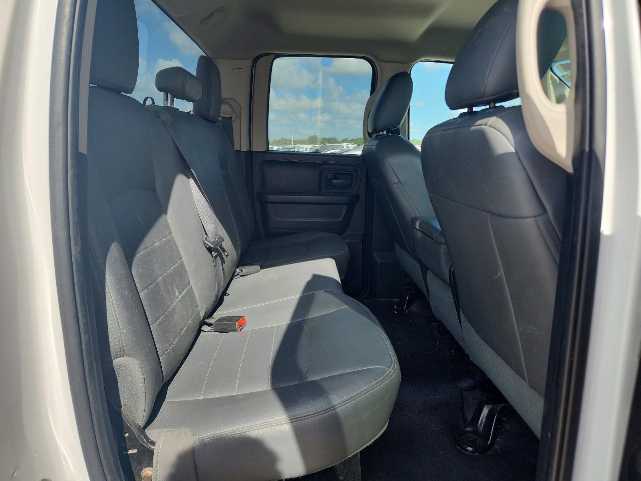 2015 Ram 1500 St White vin: 1C6RR6FGXFS729017