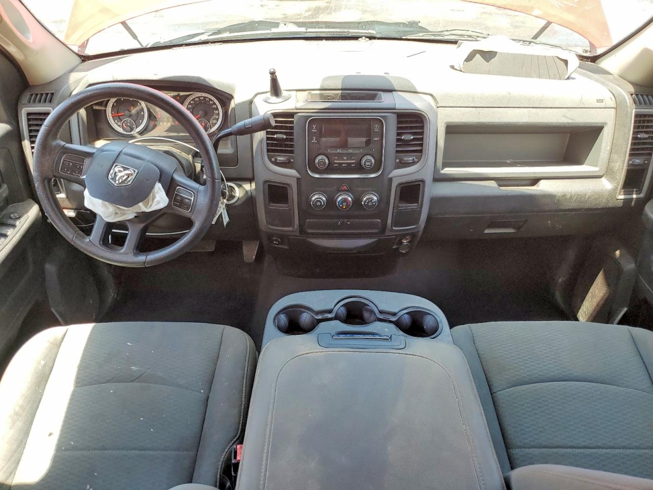 2015 Ram 1500 St Red vin: 1C6RR6FT0FS779731