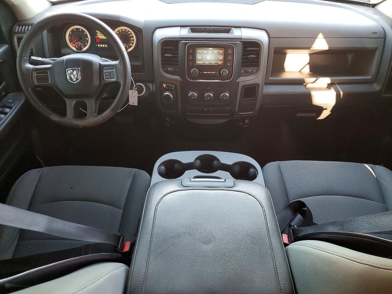 2015 Ram 1500 St Red vin: 1C6RR6FT2FS567445