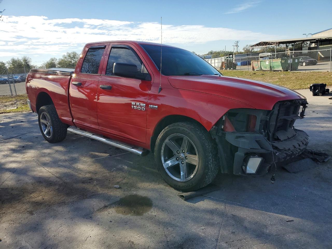 2015 Ram 1500 St Red vin: 1C6RR6FT2FS567445