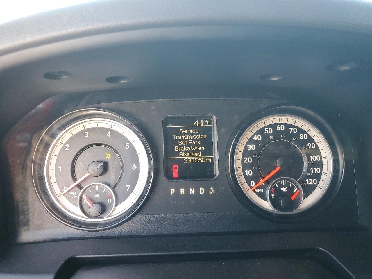 2015 Ram 1500 St Red vin: 1C6RR6FT2FS567445