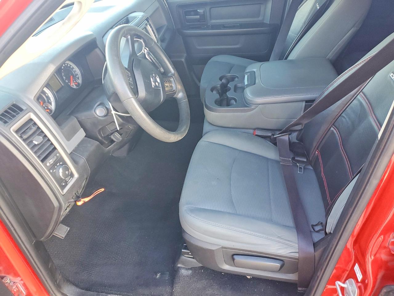 2015 Ram 1500 St Red vin: 1C6RR6FT2FS567445