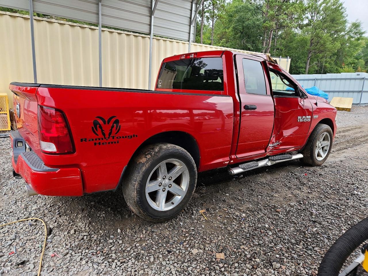 2015 Ram 1500 St Red vin: 1C6RR6FT2FS567459