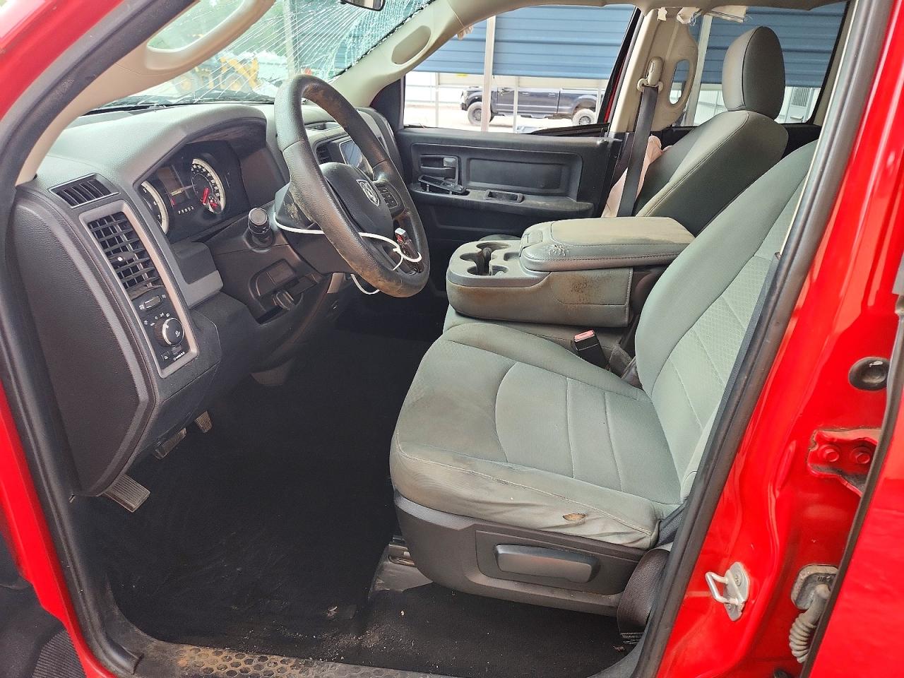 2015 Ram 1500 St Red vin: 1C6RR6FT2FS567459