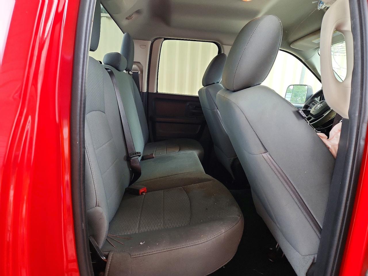 2015 Ram 1500 St Red vin: 1C6RR6FT2FS567459