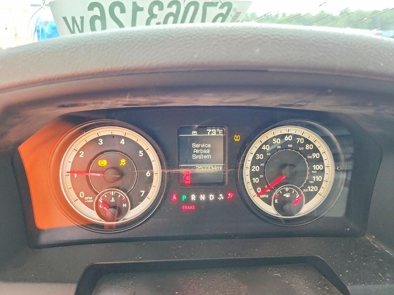 2015 Ram 1500 St Red vin: 1C6RR6FT2FS567459