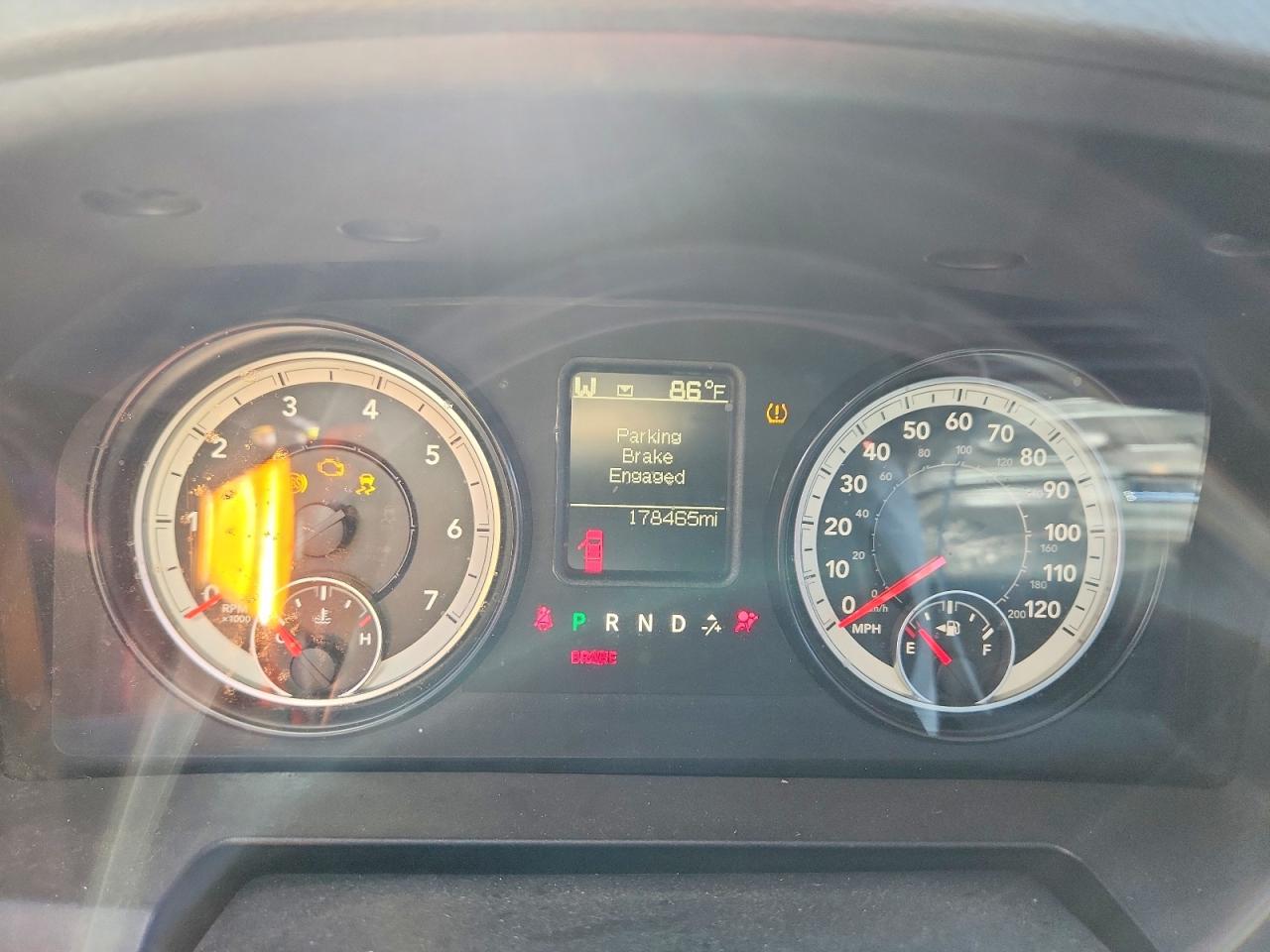 2015 Ram 1500 St Burgundy vin: 1C6RR6FT2FS651006