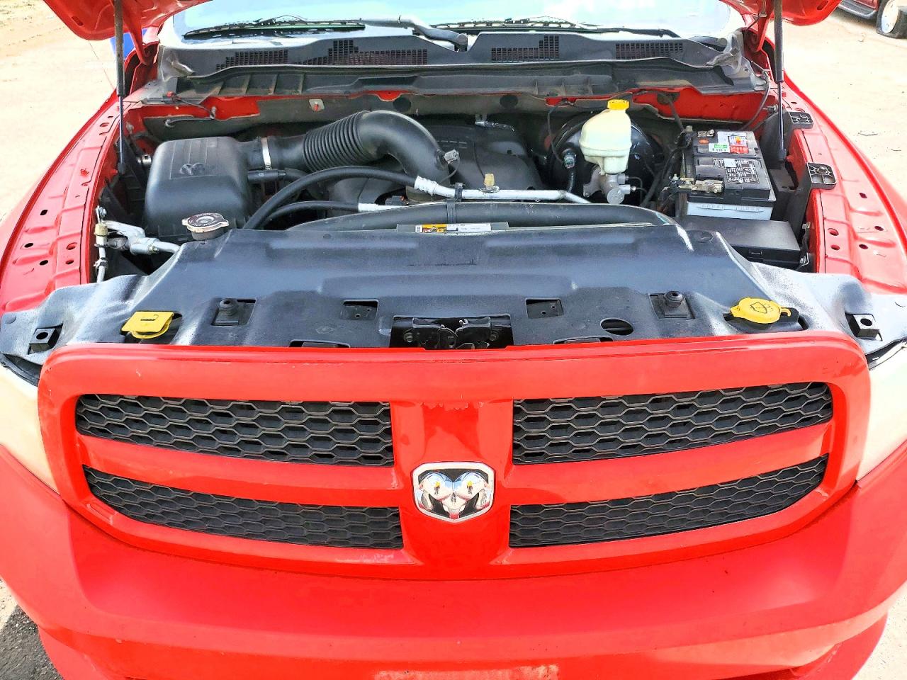 2014 Ram 1500 St Red vin: 1C6RR6FT3ES285877