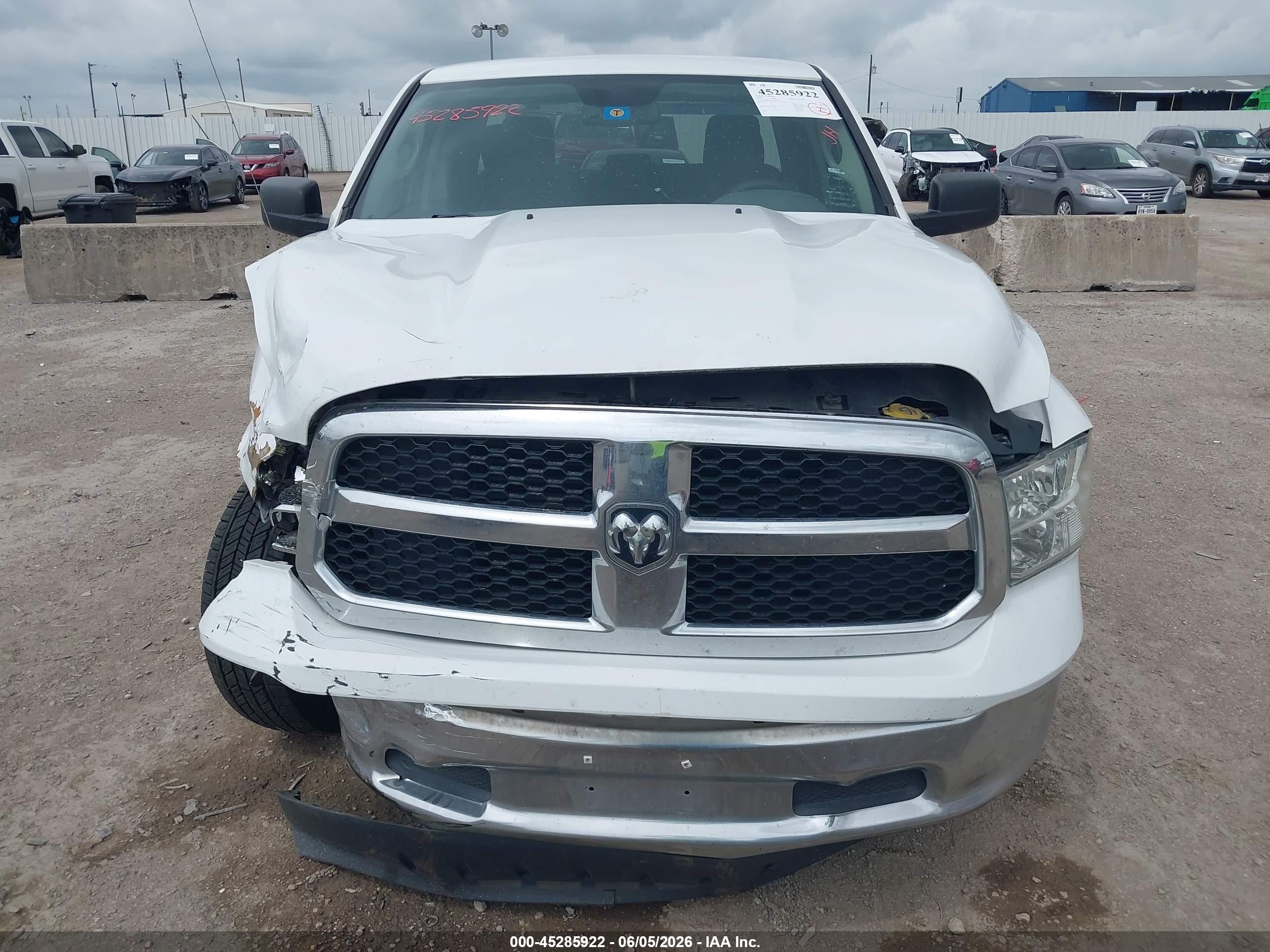 2019 Ram 1500 Classic Tradesman  4x2 6'4 Box Белый vin: 1C6RR6FT5KS585934