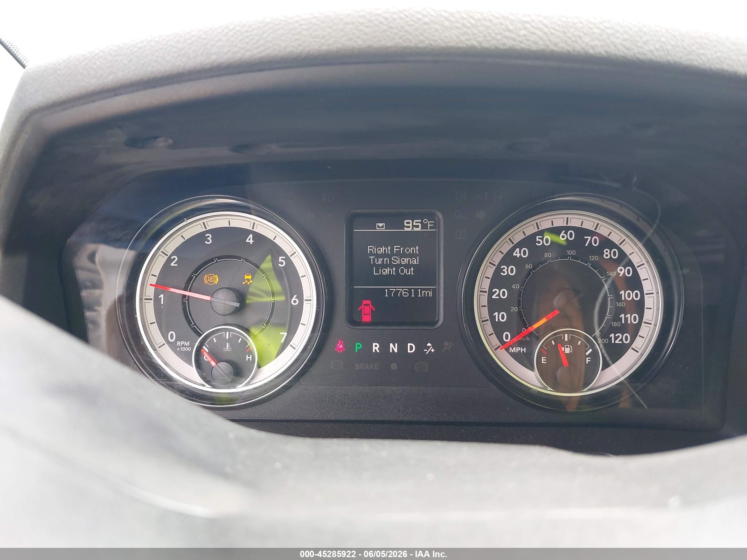 2019 Ram 1500 Classic Tradesman  4x2 6'4 Box Белый vin: 1C6RR6FT5KS585934