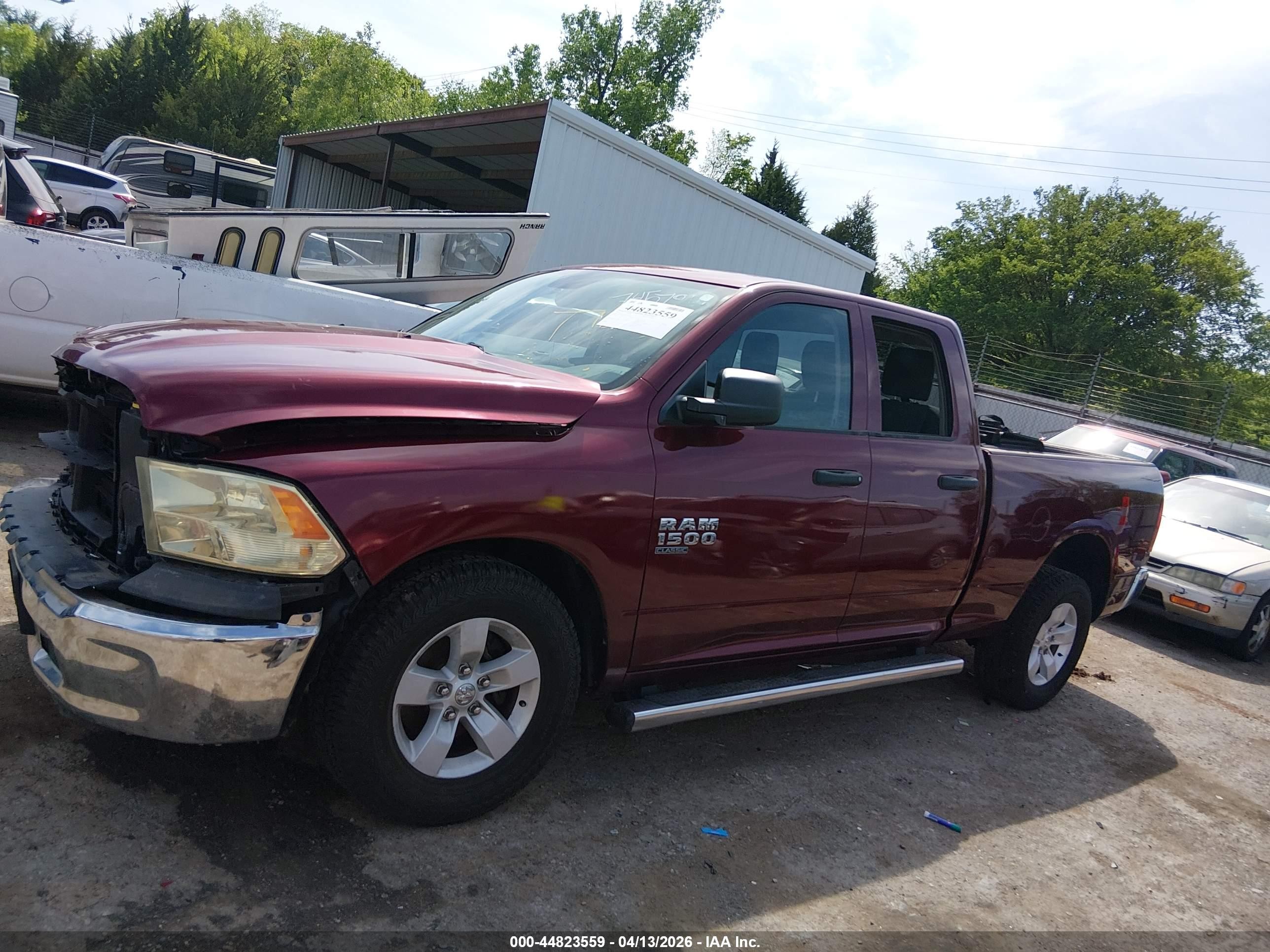 2019 Ram 1500 Classic   Темно-бордовый vin: 1C6RR6FT6KS745786