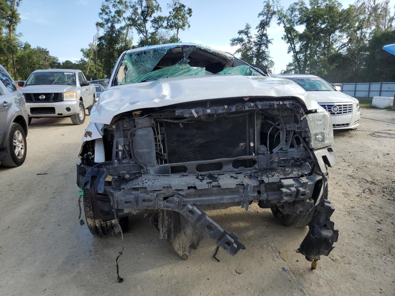 2014 Ram 1500 St White vin: 1C6RR6FT7ES101671 Damage: Windshield, Broken, Replacement Required