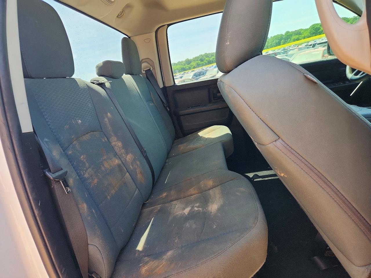 2016 Ram 1500 St White vin: 1C6RR6FT8GS415395