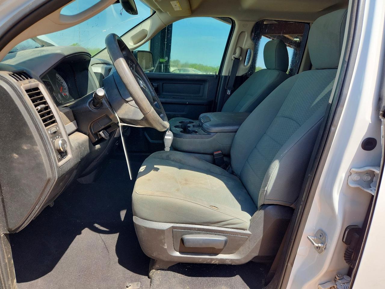 2016 Ram 1500 St White vin: 1C6RR6FT8GS415395