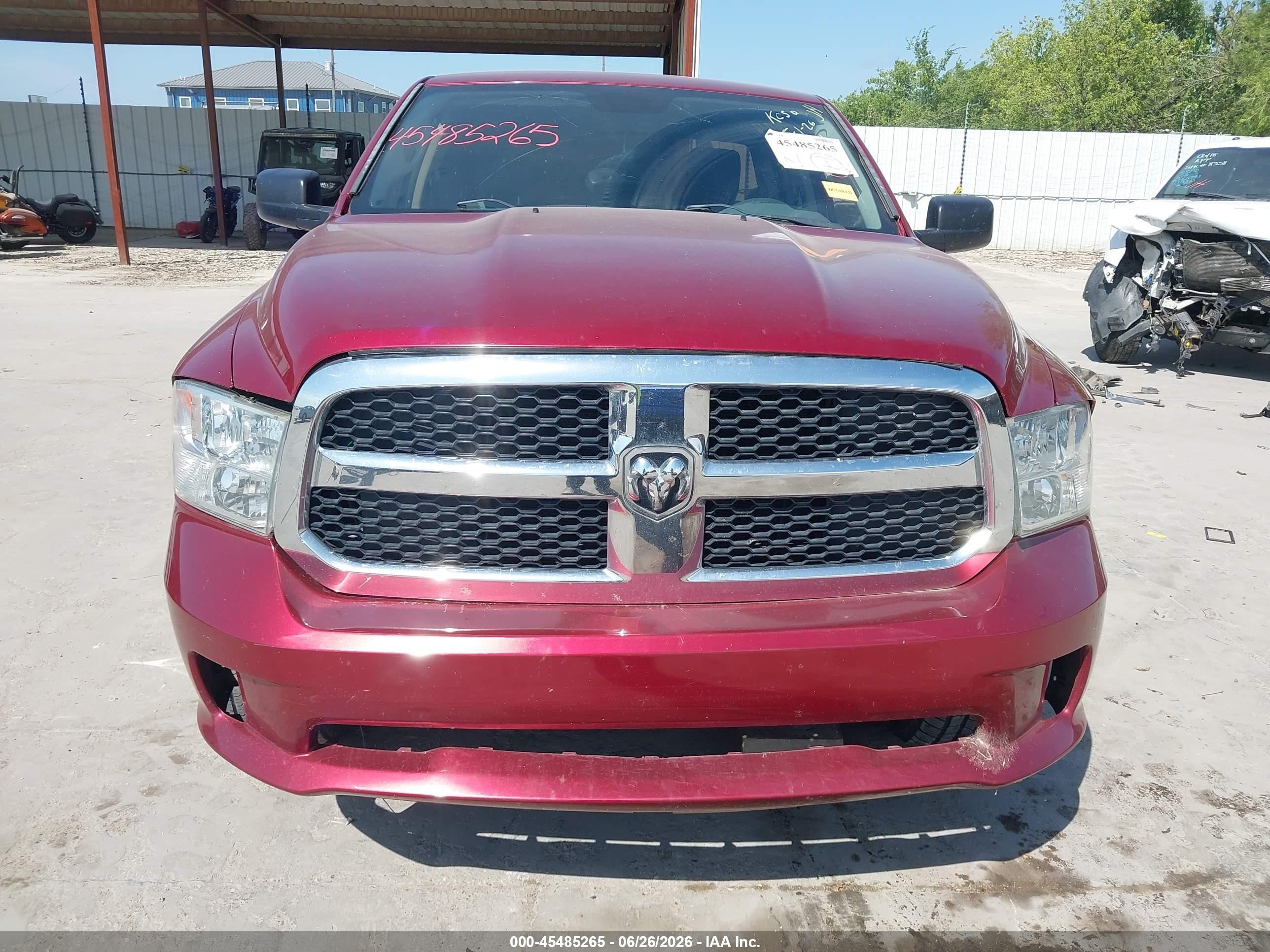 2013 Ram 1500 Express Burgundy vin: 1C6RR6FT9DS550459